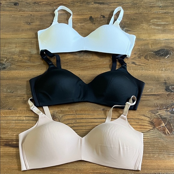 Bundle of Warners Wireless Bras - Picture 1 of 6